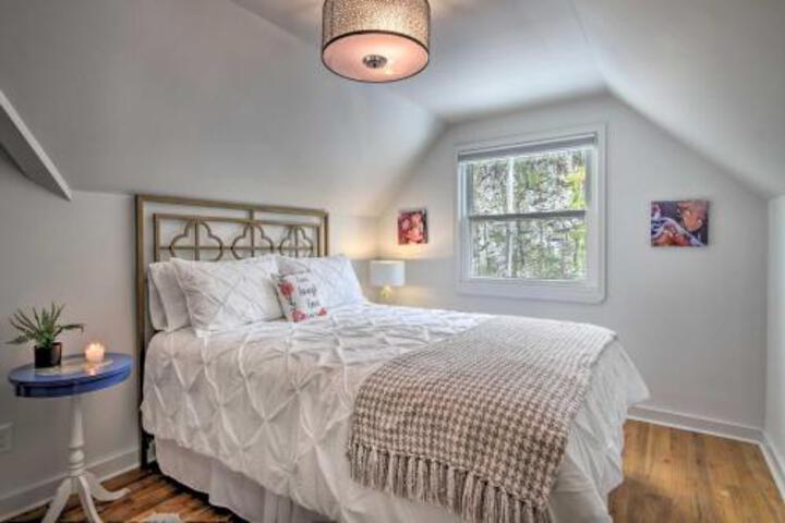 Renovated Historic Home Less Than 1 Mi To Eagle Point! - thumb 0