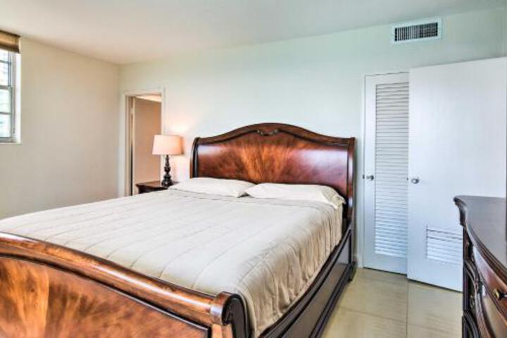 Hollywood Beachfront Condo With Resort Amenities! - thumb 5