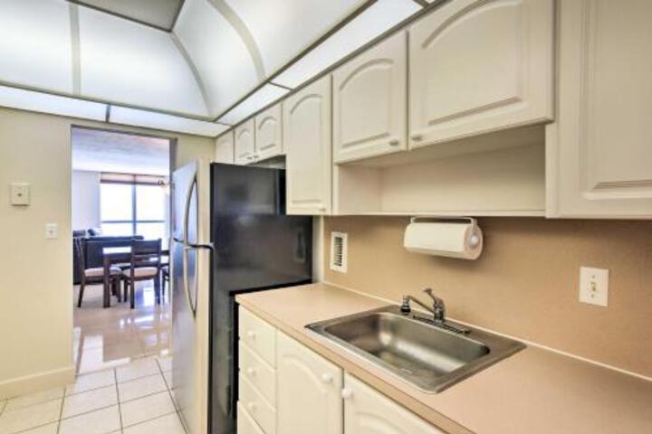 Hollywood Beachfront Condo With Resort Amenities! - thumb 1