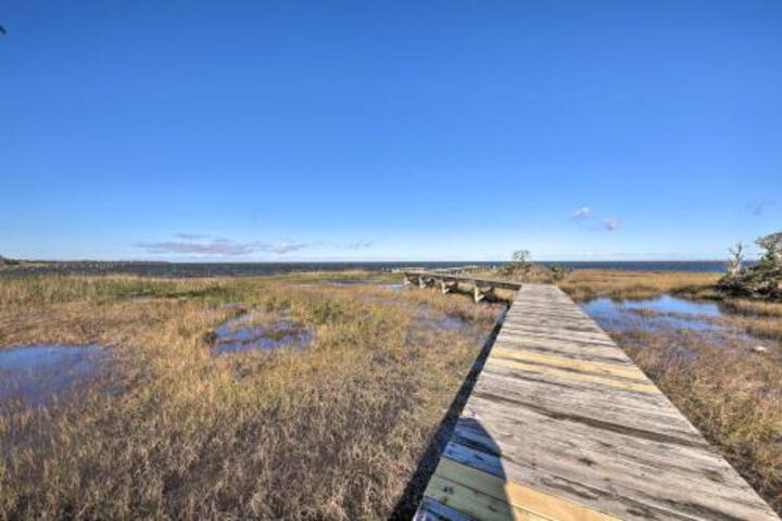 Airy Seaside Cottage With Pier 3 Mi To Beach! - thumb 6