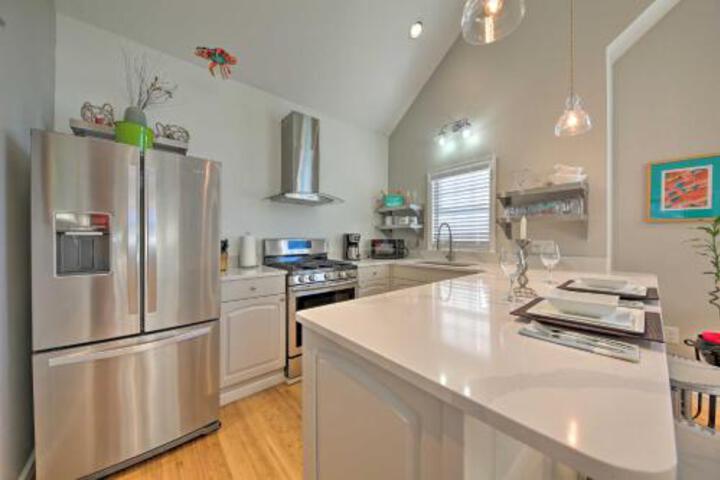 Airy Seaside Cottage With Pier 3 Mi To Beach! - thumb 3