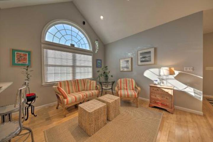 Airy Seaside Cottage With Pier 3 Mi To Beach! - thumb 0