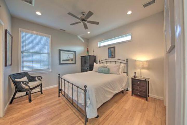 Airy Seaside Cottage With Pier 3 Mi To Beach! - thumb 2