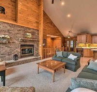 Expansive Lakefront Getaway w / Spacious Deck - Accommodation Seattle