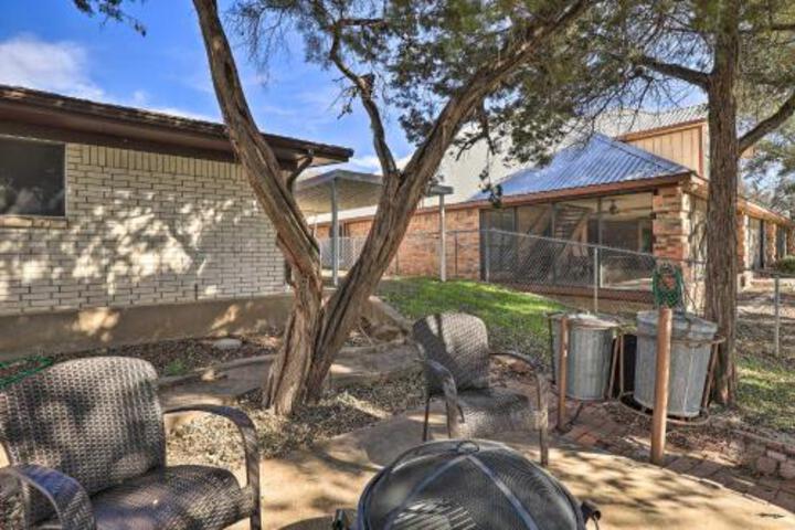 Lake Granbury Getaway Less Than 2 Mi To Historic Dwtn - thumb 4