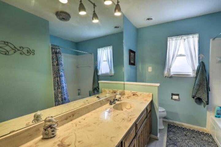 Lake Granbury Getaway Less Than 2 Mi To Historic Dwtn - thumb 6