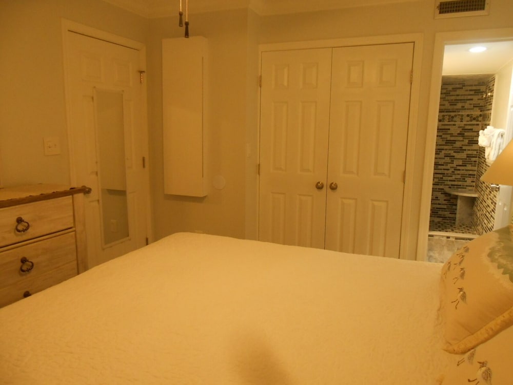 1009 Waters Edge Resort Condo - thumb 2