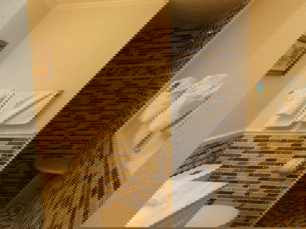 1009 Waters Edge Resort Condo - thumb 3