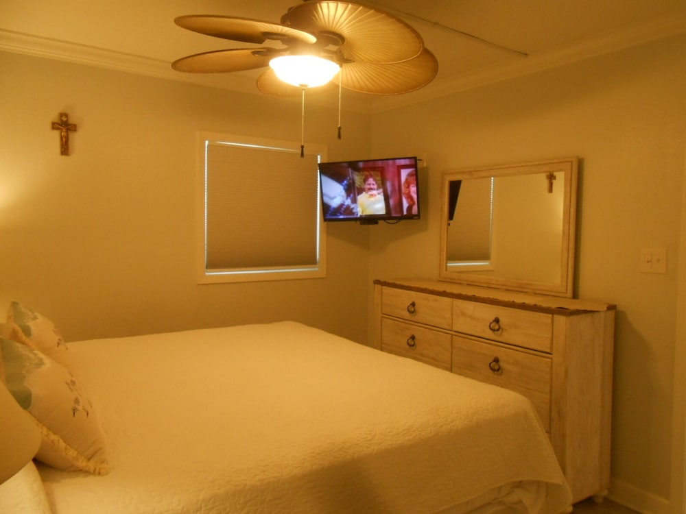 1009 Waters Edge Resort Condo - thumb 6