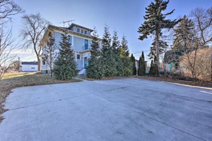 Pet Friendly House Less Than 1 Mi To Lake Michigan! - thumb 1