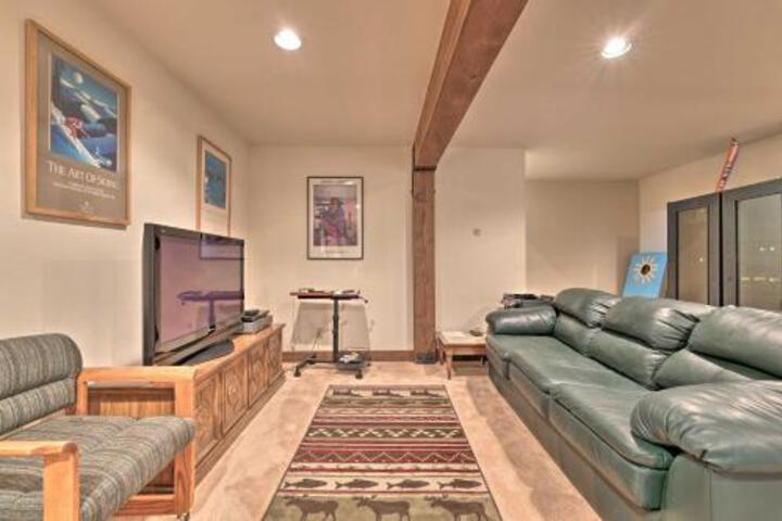 Unique Mountain Getaway W / 2 Furnished Decks - thumb 3