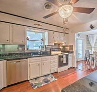 Family Home w / Pool Mins to Hershey Park - Accommodation Seattle