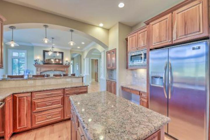 Golf & Lake Retreat With Fire Pit & Pool Table! - thumb 6