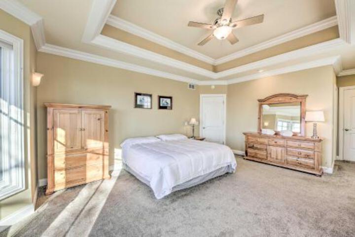 Golf & Lake Retreat With Fire Pit & Pool Table! - thumb 4