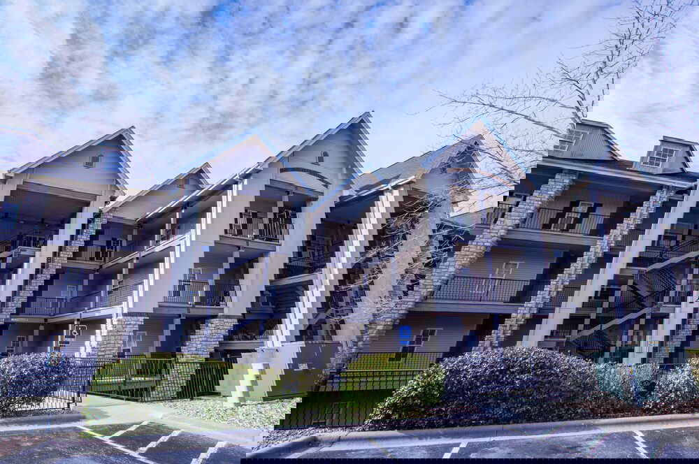 Highrise Haven 2 Bedroom Condo - thumb 0