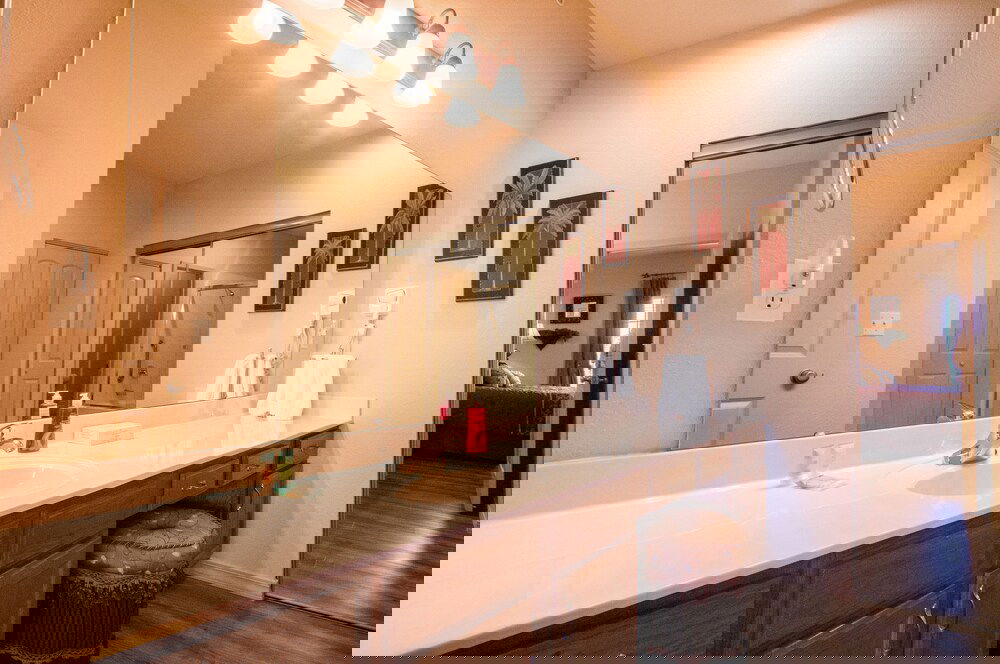 Highrise Haven 2 Bedroom Condo - thumb 3