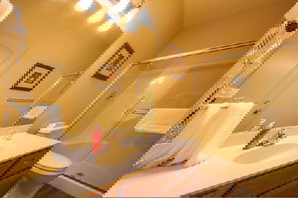 Highrise Haven 2 Bedroom Condo - thumb 6