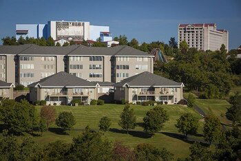 Highrise Haven 2 Bedroom Condo - thumb 1