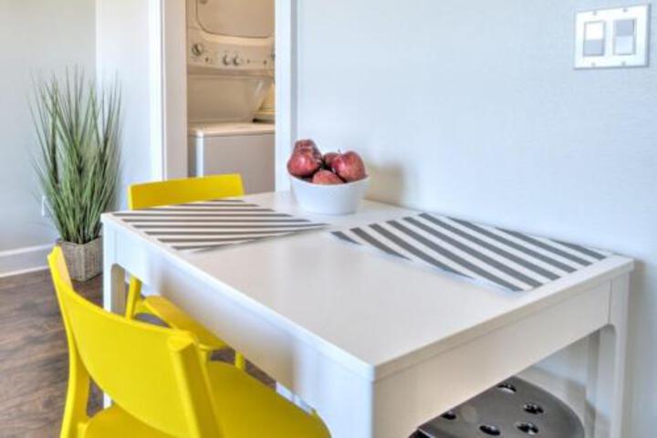 Hosteeva Renovated Capitol Hill Condo Close To Hot Spots - thumb 4