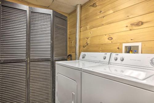 Secluded Getaway With Pool Table Less Than 6 Mi To Helen - thumb 1