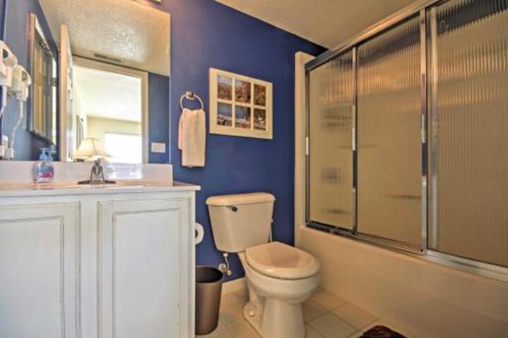 Luxe Lakeside Regatta Bay Getaway With Pool Access! - thumb 0