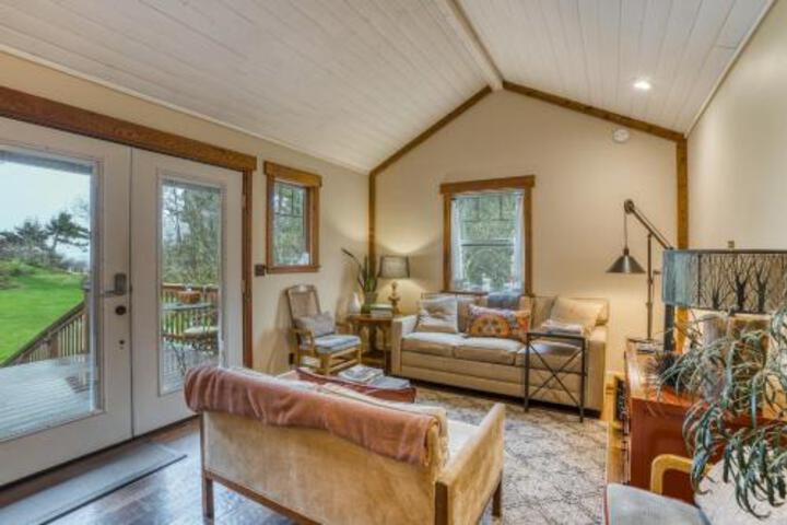 Scotty Point Cabin On The Bluff - thumb 0