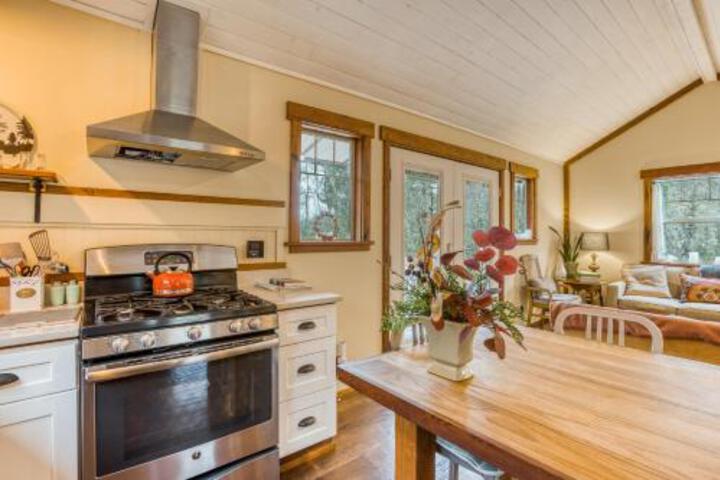 Scotty Point Cabin On The Bluff - thumb 1