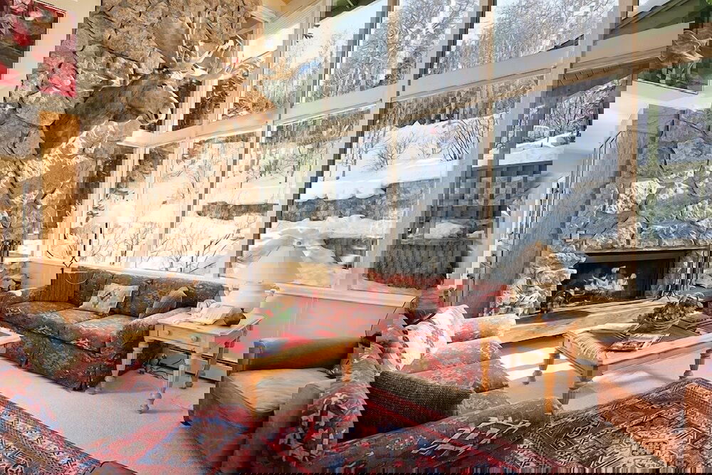 921 Faraway 5 Bedroom Home - thumb 4