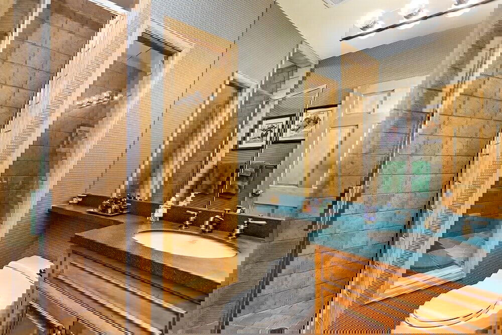 921 Faraway 5 Bedroom Home - thumb 5