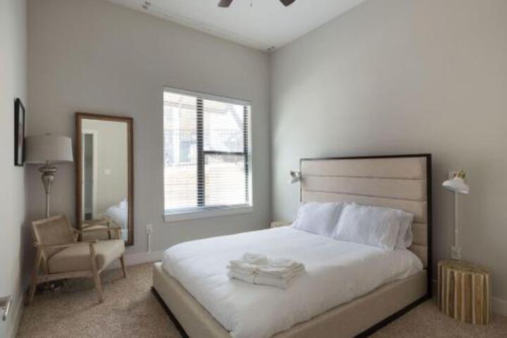 Steps To Shops Eats Museum With Free Parking & WD By Zencity - thumb 2