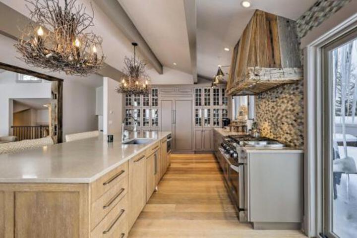 Mountain Masterpiece W / Hot Tub & 2 Living Areas! - thumb 1