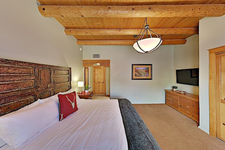 Zona Rosa Upgraded Walk 2 Blocks To Plaza! 3 Bedroom Condo - thumb 7