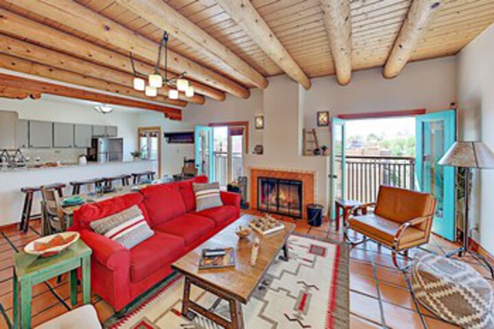 Zona Rosa Upgraded Walk 2 Blocks To Plaza! 3 Bedroom Condo - thumb 0