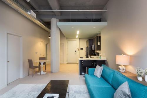 Steps To Shops Eats Convention Center With Gym W & D By Zencity - thumb 2