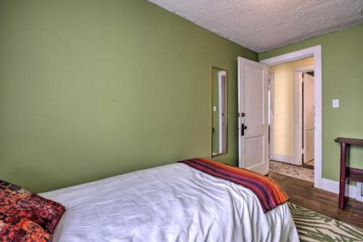 Charming Home Near University & Attractions! - thumb 3