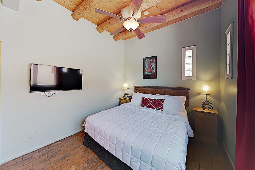 Santa Maria At Zona Rosa: Walk Everywhere! 1 Bedroom Condo - thumb 5