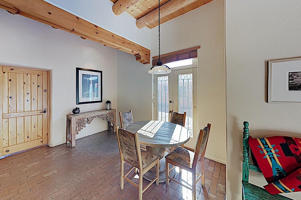 Santa Maria At Zona Rosa: Walk Everywhere! 1 Bedroom Condo - thumb 3