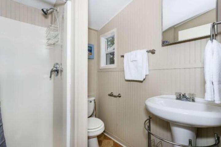 8th Ave Cottage - thumb 6