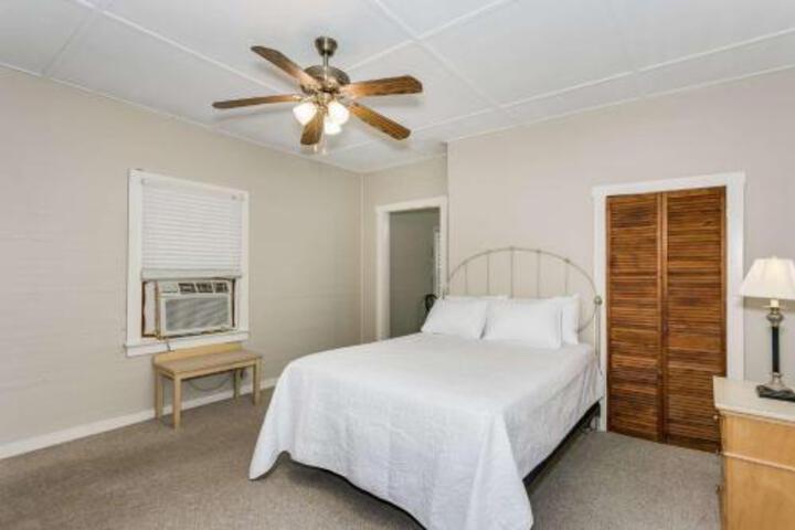 8th Ave Cottage - thumb 5