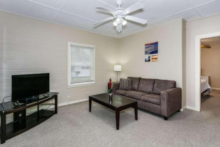 8th Ave Cottage - thumb 0