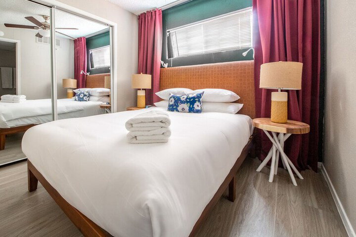 WanderJaunt North University Apts - thumb 3