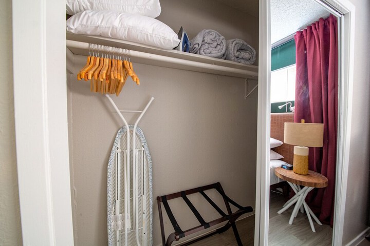 WanderJaunt North University Apts - thumb 6