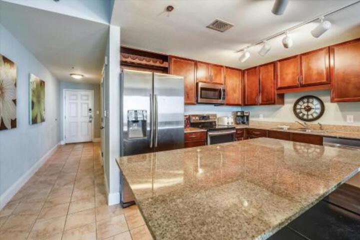 Laketown Wharf 1925 Condo - thumb 1