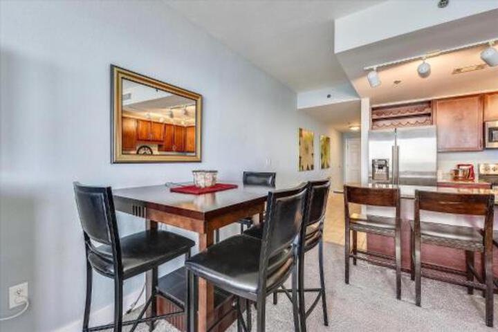 Laketown Wharf 1925 Condo - thumb 3