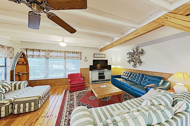 New Listing! 1 Acre Lakefront W / Fishing Dock 2 Bedroom Home - thumb 7