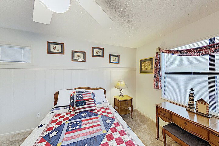 New Listing! 1 Acre Lakefront W / Fishing Dock 2 Bedroom Home - thumb 6