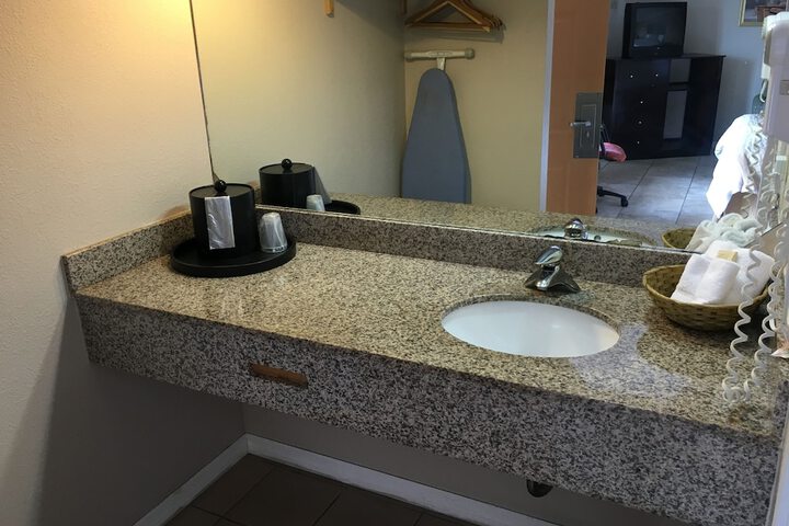 Americas Best Value Inn & Suites North Port - thumb 5