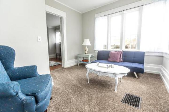 Large Lakeview Home! Walkable & Trendy - thumb 0