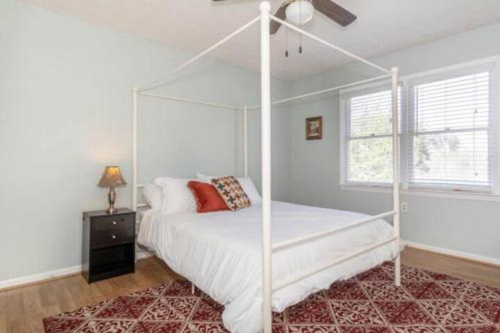 Light & Bright Historic Lake Bottom Park Charm - thumb 7