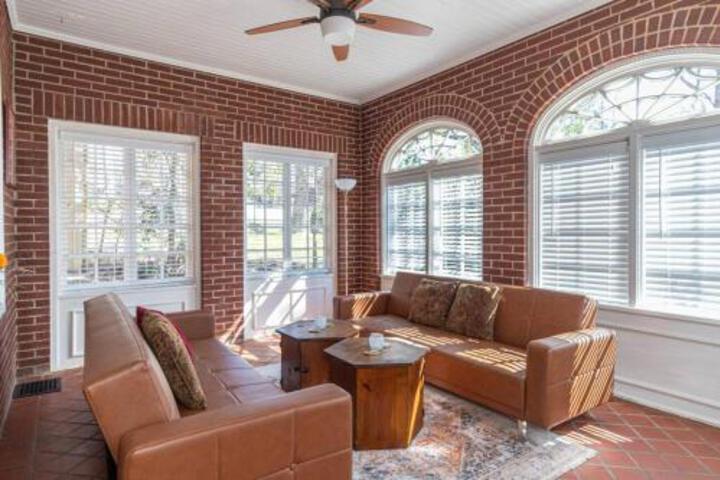 Light & Bright Historic Lake Bottom Park Charm - thumb 5